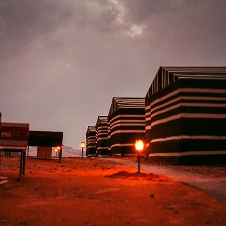 Wadirum Sunset Camp Hotel Wadi Rum Bagian luar foto
