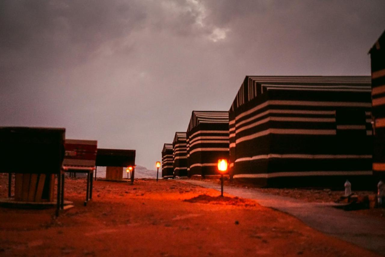 Wadirum Sunset Camp Hotel Wadi Rum Bagian luar foto