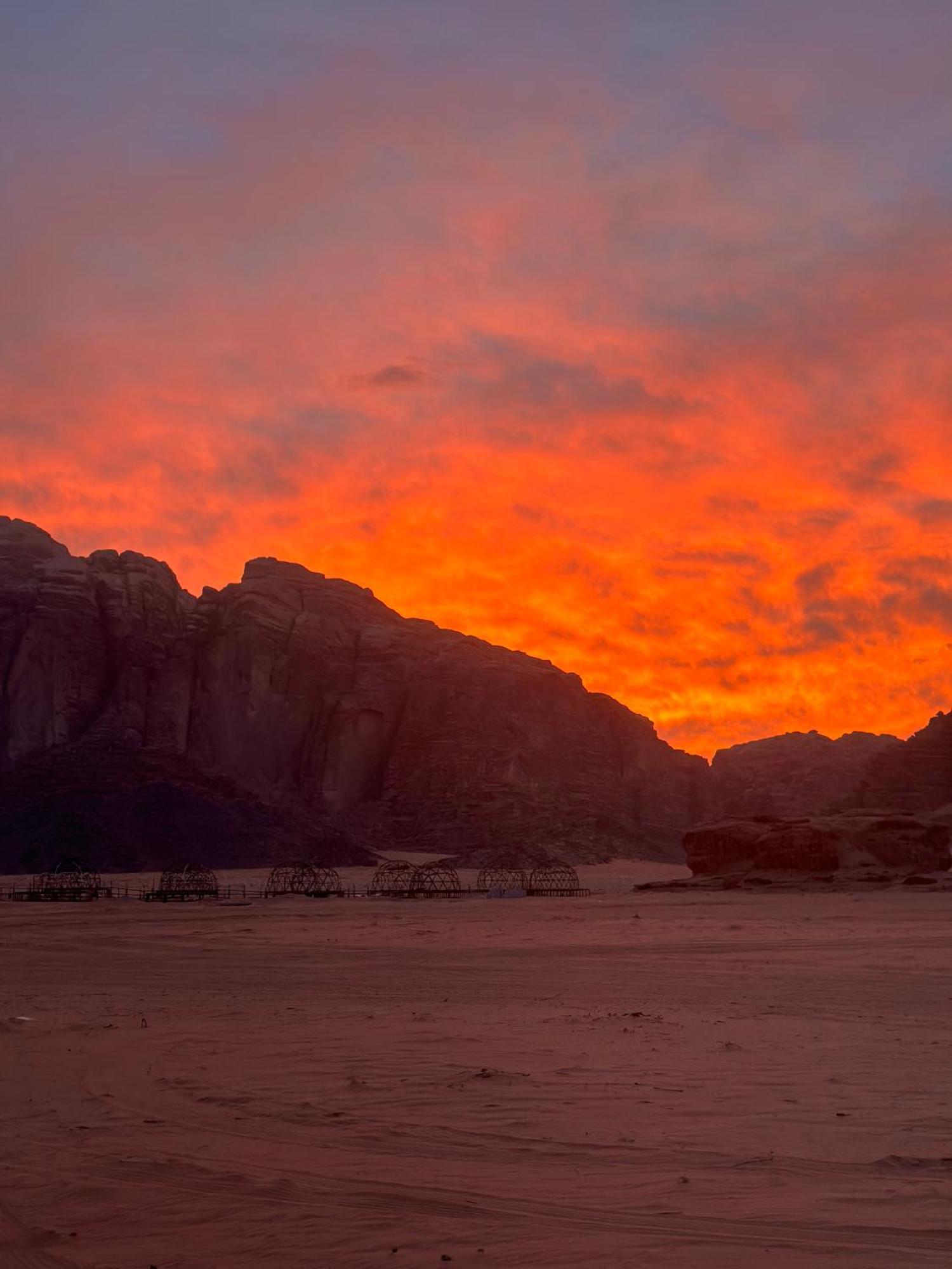Wadirum Sunset Camp Hotel Wadi Rum Bagian luar foto