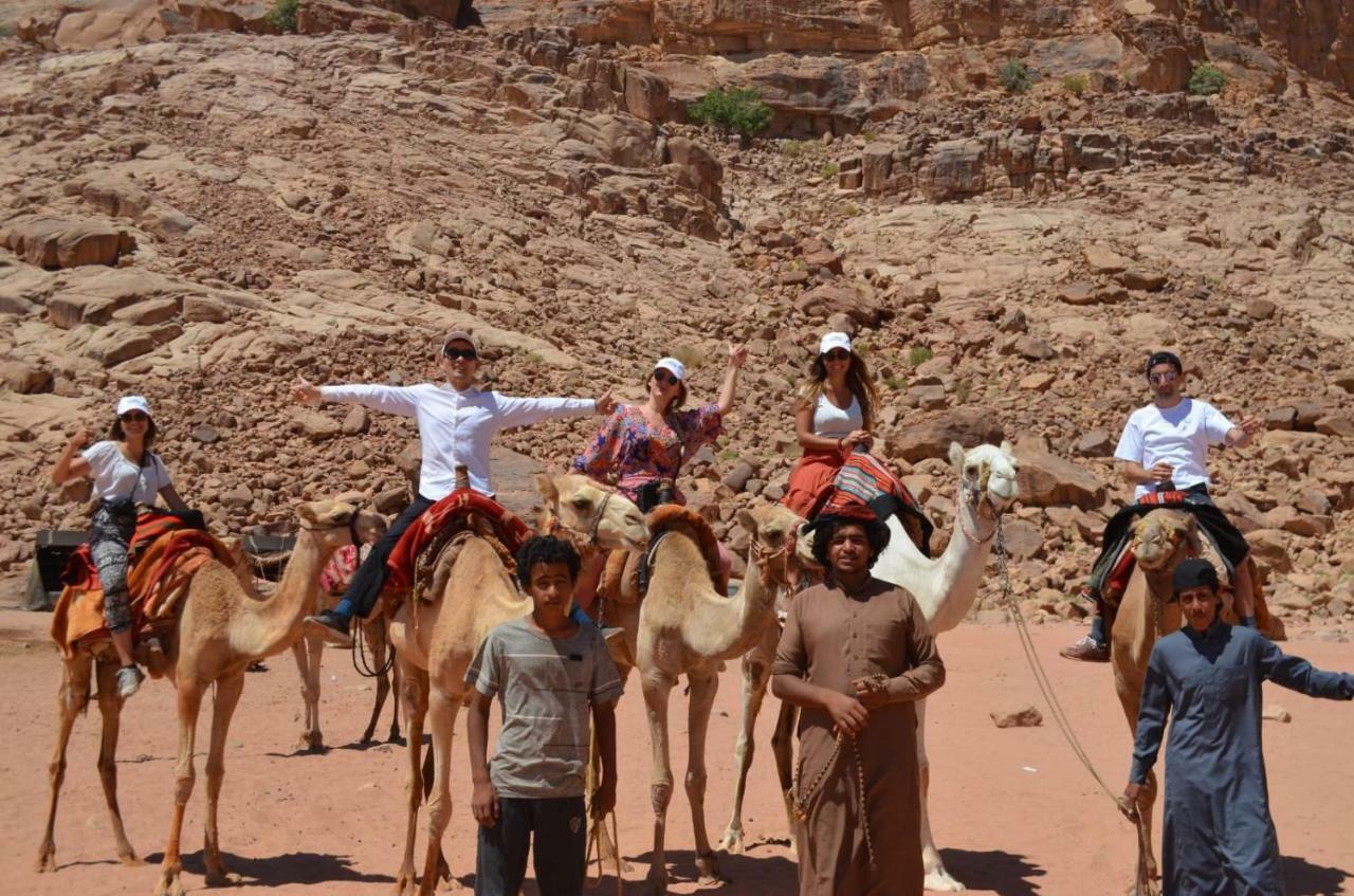 Wadirum Sunset Camp Hotel Wadi Rum Bagian luar foto
